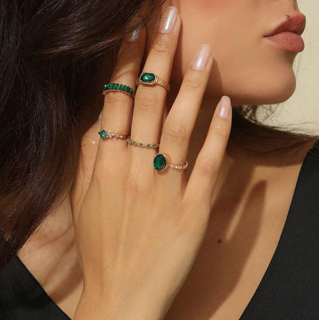 Zarina Exquisite Emerald Gold Ring Set