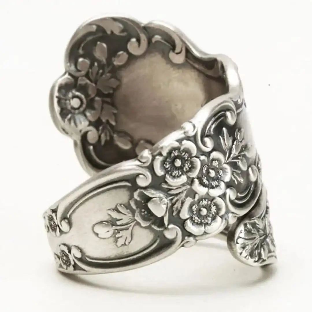 Antique Engraved Flower Pattern Ring