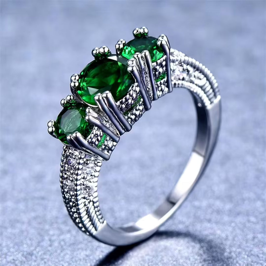 Sculptural touch Emerald Ring