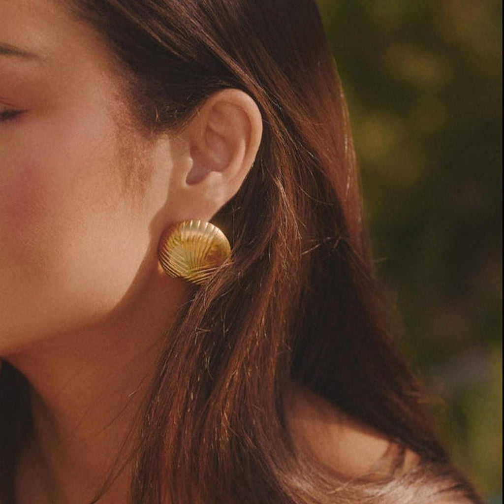 Elegant Gold Circle Earrings
