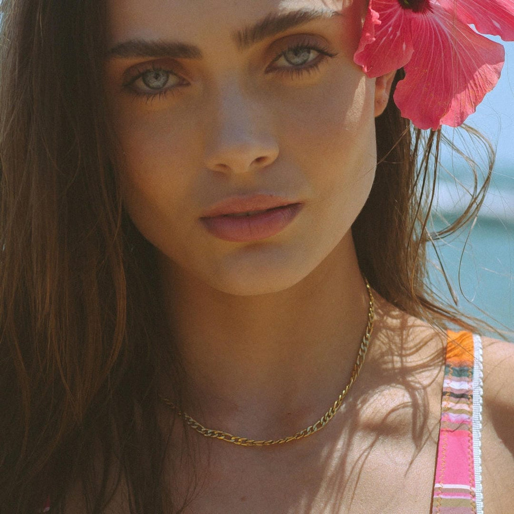Elegant Figaro Gold Chain Choker