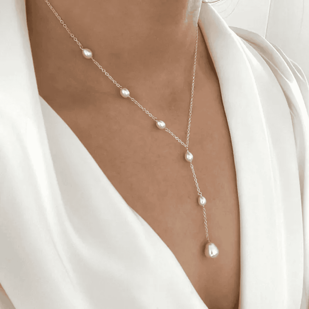 Vintage Inspired Pearl Pendant Necklace