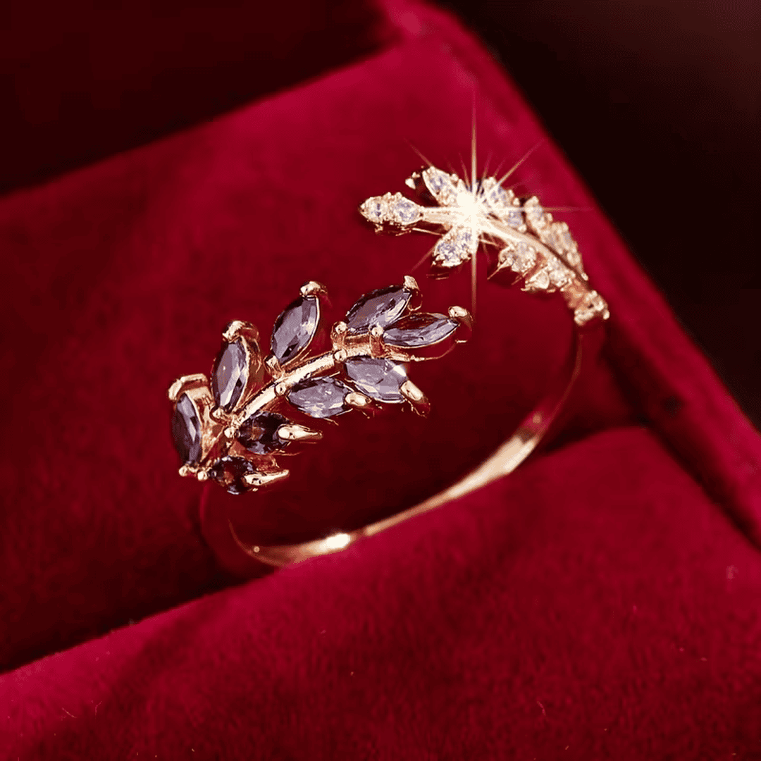 Elegant Verdant Laurel Leaf Ring