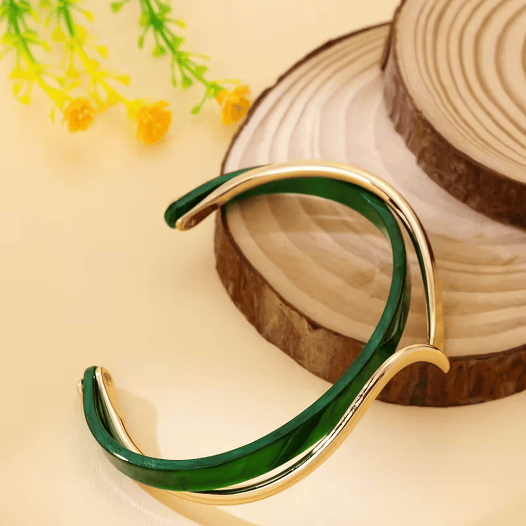 Elegant Emerald Green Wave Bracelet