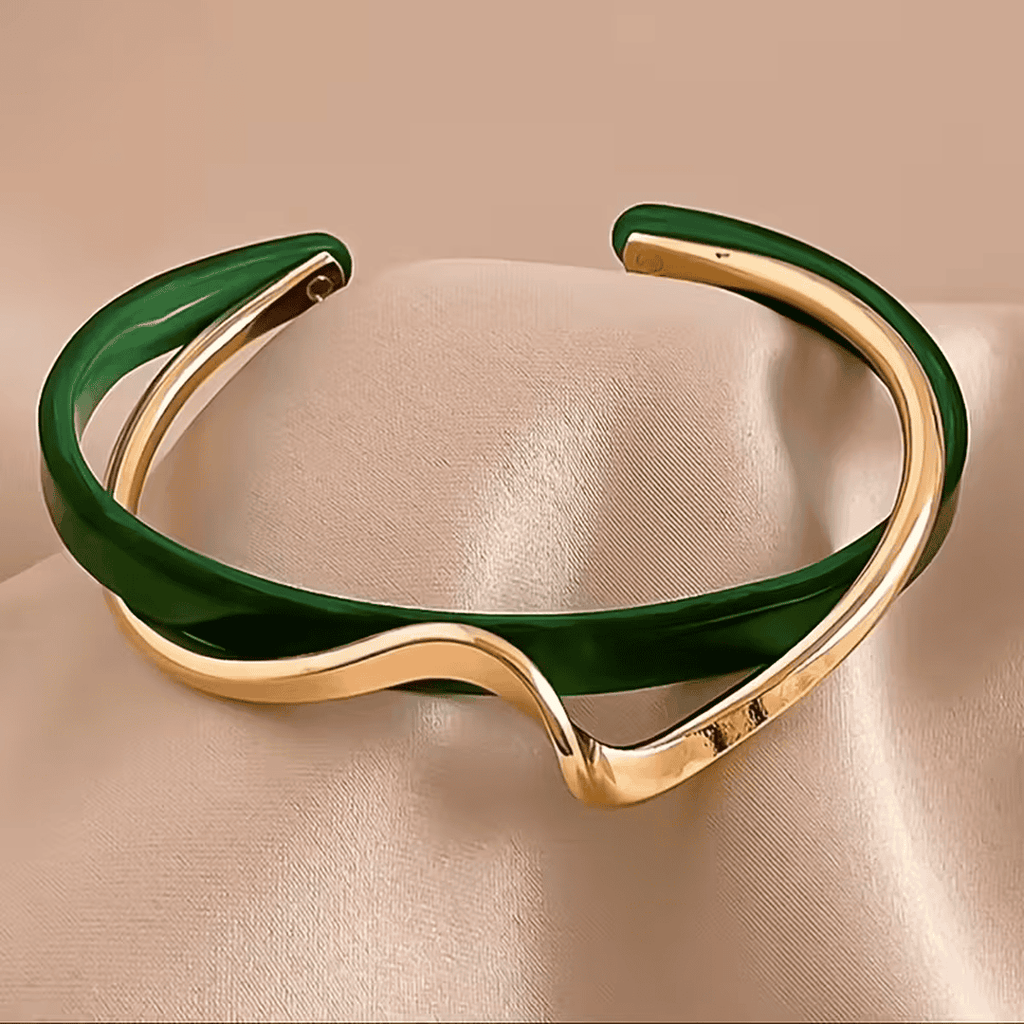 Elegant Emerald Green Wave Bracelet