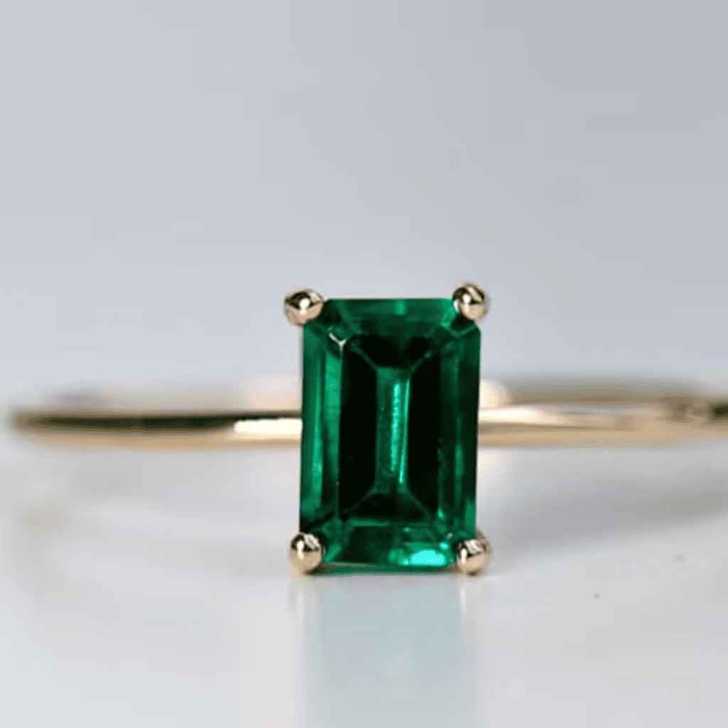 Elegant Muse Emerald Ring