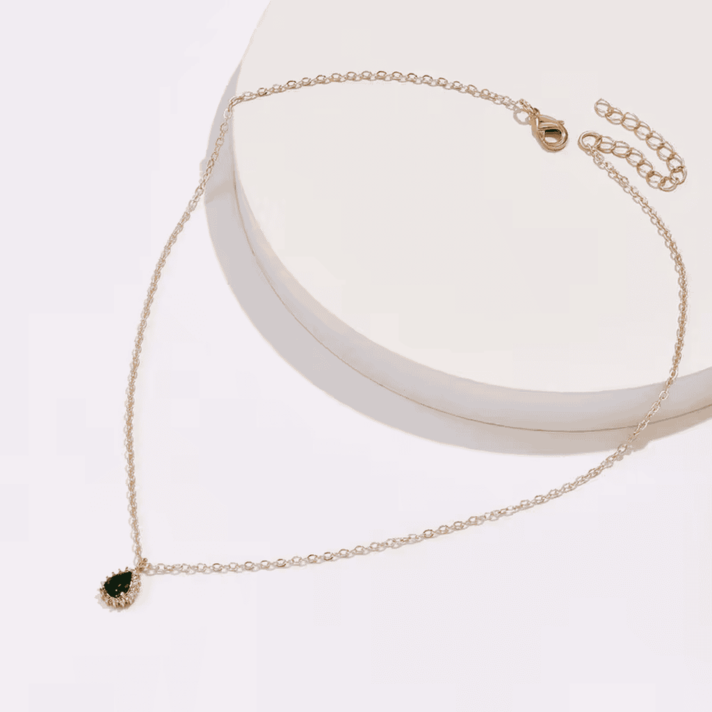 Elegant Emerald Stone Dew Necklace