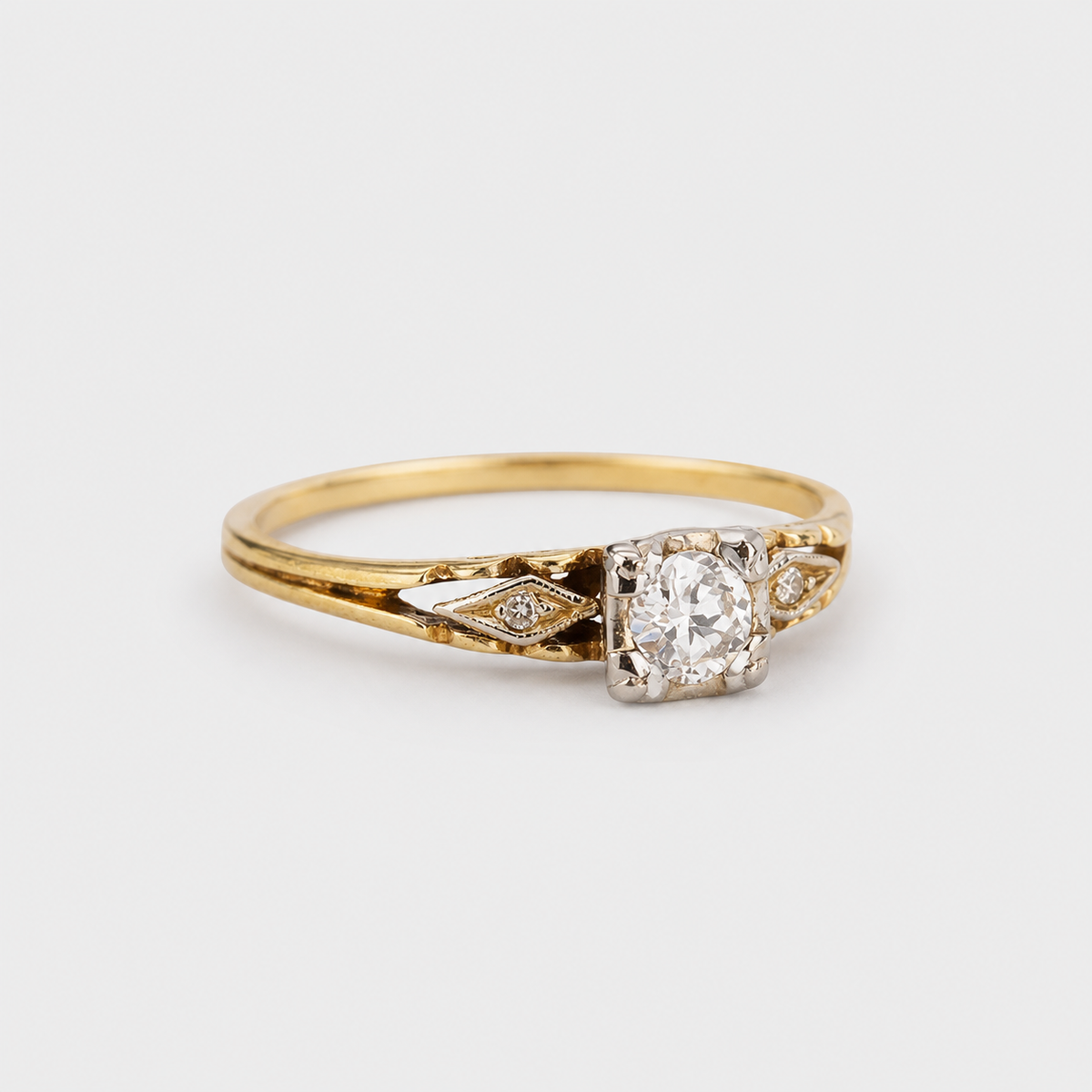 Vintage Zirconia Fine Gold Ring
